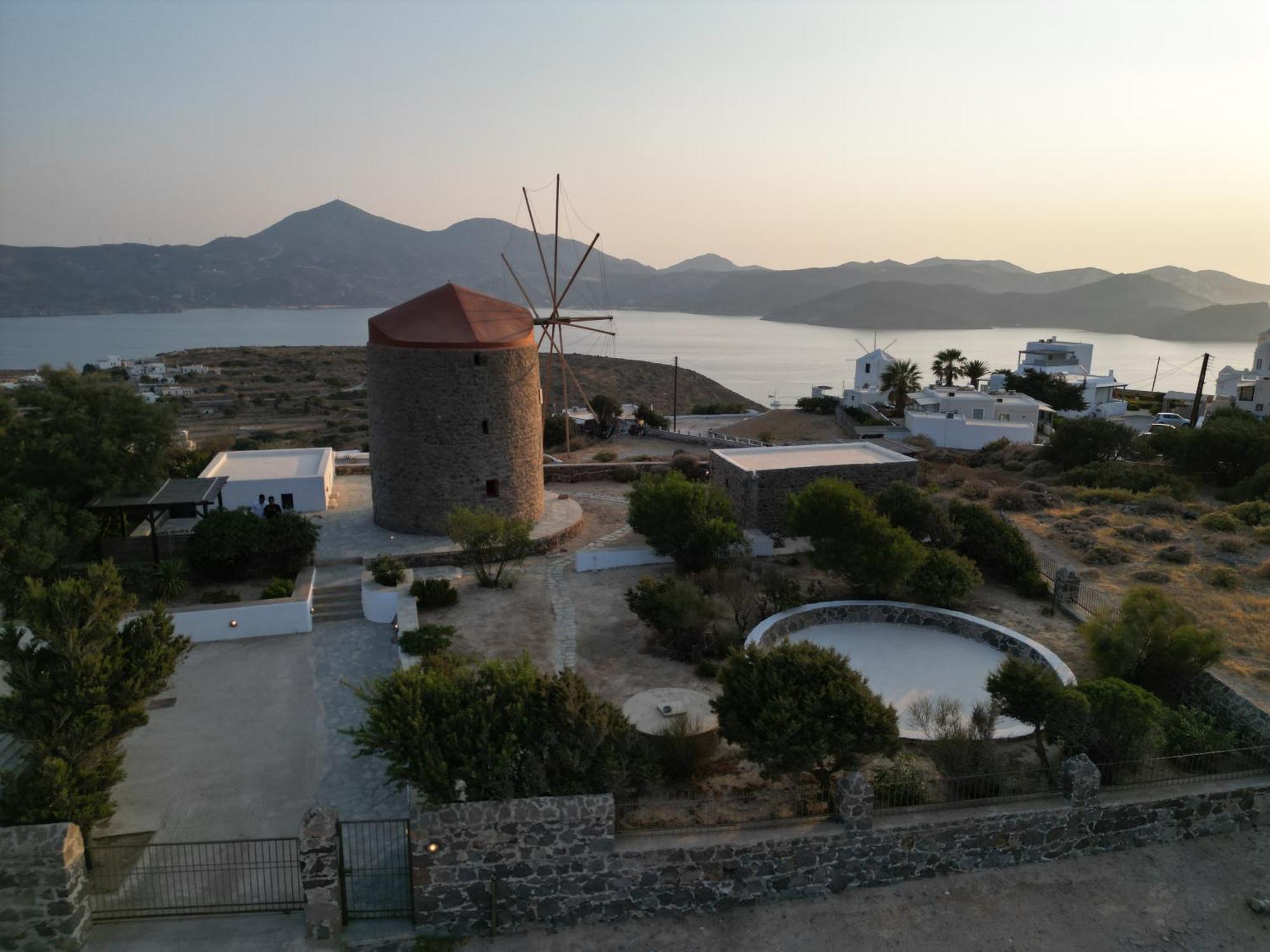 טריפיטי Marketos Windmill And Houses מראה חיצוני תמונה