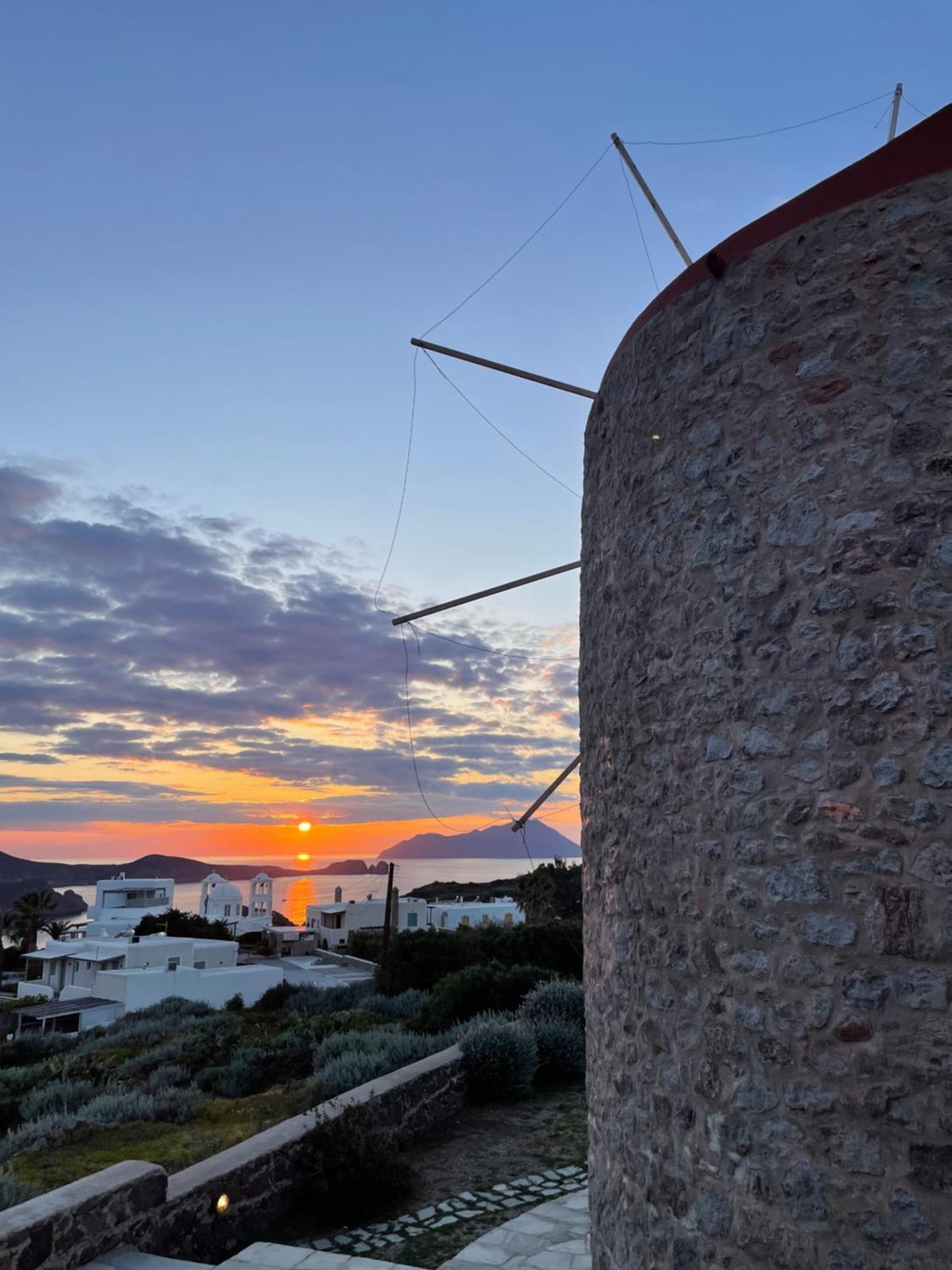 טריפיטי Marketos Windmill And Houses מראה חיצוני תמונה