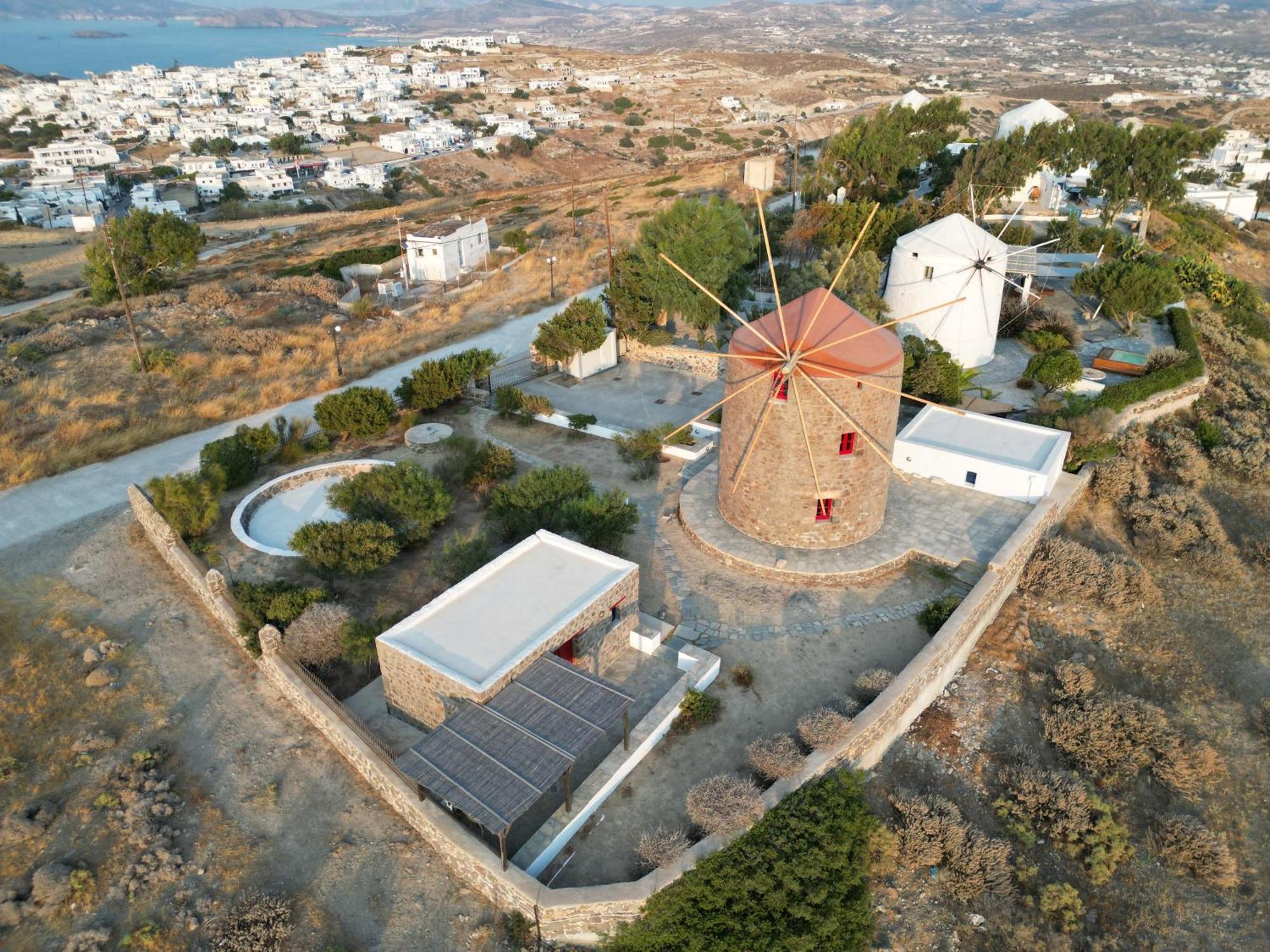 טריפיטי Marketos Windmill And Houses מראה חיצוני תמונה